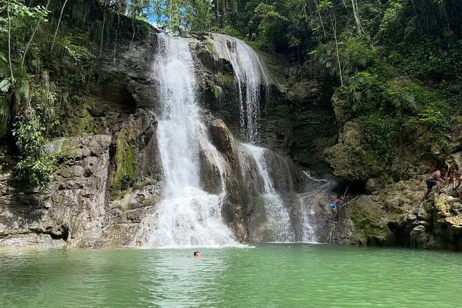 Private tour van arriving at Gozalandia Waterfall Puerto Rico with certified guide Rafael